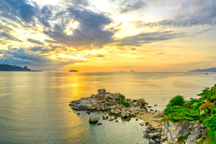 Dont miss these beaches for your central vietnam beach tour